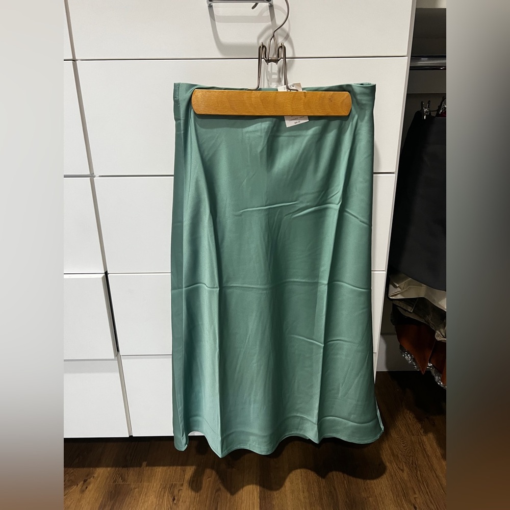 NWT J Crew satin sea foam colored xs midi skirt